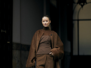 للسيدة القصيرة أو المتوسطة القامة.. 8 حيل ذكية عليكِ إعتمادها لقامةٍ أجمل وأطول للسيدة القصيرة أو المتوسطة القامة.. 8 حيل ذكية عليكِ إعتمادها لقامةٍ أجمل وأطول