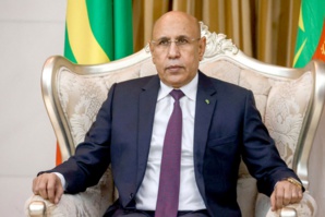 الرئيس الموريتاني يقطع زيارته للجزائر ويتجه إلى باريس. الرئيس الموريتاني يقطع زيارته للجزائر ويتجه إلى باريس.