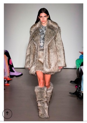 أفكار لتنسيق المعطف الفرو القصير.. «موضة الشتاء متعددة الاستخدامات» أفكار لتنسيق المعطف الفرو القصير.. «موضة الشتاء متعددة الاستخدامات»