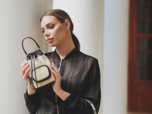 لا تترددي باختيار الحقيبة المناسبة لإضفاء رونقاً إلى إطلالتك لا تترددي باختيار الحقيبة المناسبة لإضفاء رونقاً إلى إطلالتك