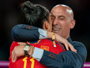 القضاء الإسباني يطالب بسجن روبياليس ودفع تعويض لهيرموسو في قضية "القُبلة" القضاء الإسباني يطالب بسجن روبياليس ودفع تعويض لهيرموسو في قضية "القُبلة"