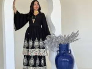 الفستان الأسود رمز الأناقة في إفطارات رمضان، إليك أبرز الطرق لتنسيقه الفستان الأسود رمز الأناقة في إفطارات رمضان، إليك أبرز الطرق لتنسيقه