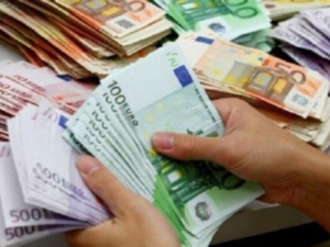 المغاربة المقيمون بالخارج.. التحويلات تصل إلى 17,7 مليار درهم خلال شهر فبراير المغاربة المقيمون بالخارج.. التحويلات تصل إلى 17,7 مليار درهم خلال شهر فبراير