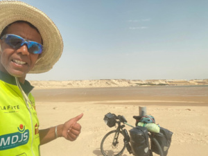 كريم موسطا، الدراج المغربي، يصل إلى إسطنبول في رحلته نحو بكين