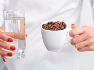 الماء بعد القهوة: ماذا يحدث عندما تجتمع القهوة بالماء؟ الماء بعد القهوة: ماذا يحدث عندما تجتمع القهوة بالماء؟