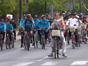 عشرات الدراجات الهوائية تجوب شوارع مراكش لتشجيع سكان المدينة على استخدامها