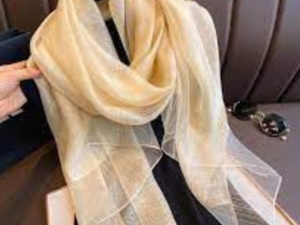 شالات الموضة: لمسة أنيقة وفخمة لإطلالتك اليومية شالات الموضة: لمسة أنيقة وفخمة لإطلالتك اليومية