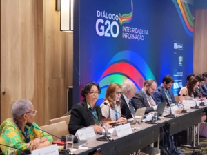 لطيفة اخرباش: الحقوق الرقمية جيل جديد من الحقوق الإنسانية يتعين الدفاع عنها لصالح سائر مواطني العالم" لطيفة اخرباش: الحقوق الرقمية جيل جديد من الحقوق الإنسانية يتعين الدفاع عنها لصالح سائر مواطني العالم"