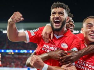 إسماعيل الصيباري يتوج بلقب الدوري الهولندي مع آيندهوفن إسماعيل الصيباري يتوج بلقب الدوري الهولندي مع آيندهوفن