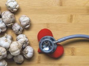 فوائد الثوم لأصحاب ضغط الدم العالي: دعم صحة القلب والأوعية الدموية فوائد الثوم لأصحاب ضغط الدم العالي: دعم صحة القلب والأوعية الدموية