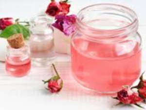 فوائد ماء الورد للعينين: كل ما تحتاج إلى معرفته فوائد ماء الورد للعينين: كل ما تحتاج إلى معرفته