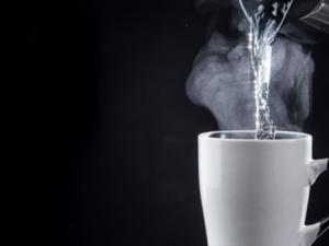 فوائد شرب الماء الدافئ في الصباح فوائد شرب الماء الدافئ في الصباح