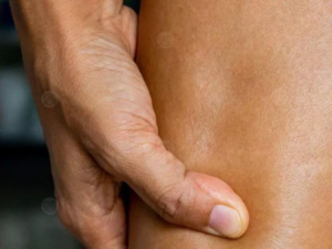 مشكلة الاحتباس المائي في جسم الإنسان: أسبابها وتأثيراتها مشكلة الاحتباس المائي في جسم الإنسان: أسبابها وتأثيراتها