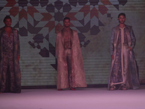 عرض أزياء دولي يكشف عن إبداعات خريجي تصميم الأزياء بالمغرب عرض أزياء دولي يكشف عن إبداعات خريجي تصميم الأزياء بالمغرب