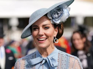 استقبلي الصيف بإطلالات منعشة بألوان الباستيل على طريقة الملكات والأميرات استقبلي الصيف بإطلالات منعشة بألوان الباستيل على طريقة الملكات والأميرات