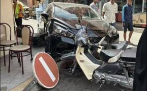 سيارة تدهس أربعة أشخاص بجامع الفنا سيارة تدهس أربعة أشخاص بجامع الفنا