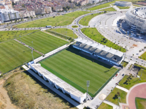 ترميم ملعب القرية الرياضية بطنجة لاستقبال البطولة الاحترافية وتداريب "الكان" ترميم ملعب القرية الرياضية بطنجة لاستقبال البطولة الاحترافية وتداريب "الكان"