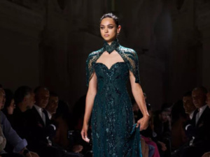 أسبوع الهوت كوتور في باريس: تألق مصممين بارزين مثل إيلي صعب وسوربييه في عروض يومهم الثالث أسبوع الهوت كوتور في باريس: تألق مصممين بارزين مثل إيلي صعب وسوربييه في عروض يومهم الثالث