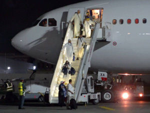 الحجاج المغاربة في مواجهة الحر الشديد أثناء مناسك الحج الحجاج المغاربة في مواجهة الحر الشديد أثناء مناسك الحج