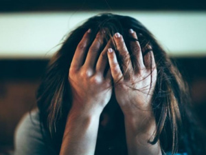 الاضطرابات الهرمونية وتأثيرها على الصحة النفسية للمرأة الاضطرابات الهرمونية وتأثيرها على الصحة النفسية للمرأة