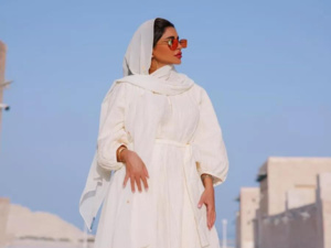 إطلالات صيفية محتشمة: أناقة الفساتين البيضاء الخفيفة للمحجبات في صيف 2024 إطلالات صيفية محتشمة: أناقة الفساتين البيضاء الخفيفة للمحجبات في صيف 2024