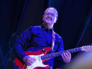 أحمد الكندوز يلتقي عشاق الموسيقى في حفل فني بدار الفنون بالرباط أحمد الكندوز يلتقي عشاق الموسيقى في حفل فني بدار الفنون بالرباط