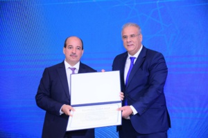 مراكش.. تسليم "جائزة التميز لبرلمان البحر الأبيض المتوسط" لوكالة بيت مال القدس الشريف مراكش.. تسليم "جائزة التميز لبرلمان البحر الأبيض المتوسط" لوكالة بيت مال القدس الشريف