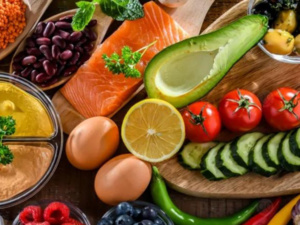 التغذية المتوازنة: ركيزة أساسية للصحة والعافية التغذية المتوازنة: ركيزة أساسية للصحة والعافية