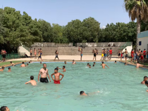 تحت شمس الصيف فرصة مجانية للسكان تحت شمس الصيف فرصة مجانية للسكان