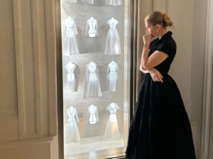 سيلين ديون تتألق في باريس: عودة ملكة الغناء إلى عاصمة الموضة سيلين ديون تتألق في باريس: عودة ملكة الغناء إلى عاصمة الموضة