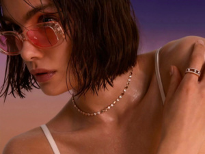 تناغم تصاميم المجوهرات مع أساليب الإطلالات: دليل شامل للأناقة تناغم تصاميم المجوهرات مع أساليب الإطلالات: دليل شامل للأناقة