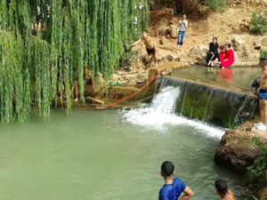 شلالات رأس الماء بتازة: وجهة طبيعية مفضلة للهروب من حر الصيف شلالات رأس الماء بتازة: وجهة طبيعية مفضلة للهروب من حر الصيف