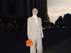 مدونات الموضة المحجبات يغيّرن قواعد ارتداء البدلات الرسمية بأساليب مبتكرة مدونات الموضة المحجبات يغيّرن قواعد ارتداء البدلات الرسمية بأساليب مبتكرة