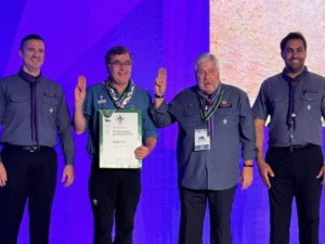 المؤتمر الكشفي العالمي الـ43 بالقاهرة: مشاركة مغربية متميزة وتكريم القائد سعد زيان بوسام الذئب البرونزي المؤتمر الكشفي العالمي الـ43 بالقاهرة: مشاركة مغربية متميزة وتكريم القائد سعد زيان بوسام الذئب البرونزي