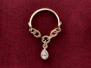 هند جناحي: تسعى لتحقيق التوازن بين القيم التقليدية والحداثة في تصميم المجوهرات هند جناحي: تسعى لتحقيق التوازن بين القيم التقليدية والحداثة في تصميم المجوهرات