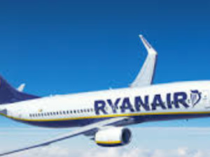 "ريان إير" تعلن حظرًا تامًا على حمل زجاجات السوائل على متن طائراتها "ريان إير" تعلن حظرًا تامًا على حمل زجاجات السوائل على متن طائراتها