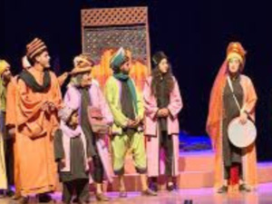 المسرحية الكوميدية "لماذا تحب النساء الشباب السيئين؟" تصل إلى المغرب المسرحية الكوميدية "لماذا تحب النساء الشباب السيئين؟" تصل إلى المغرب