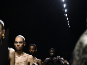 المصممون السعوديون: التأثير العالمي ودمج التراث الثقافي بالموضة المعاصرة المصممون السعوديون: التأثير العالمي ودمج التراث الثقافي بالموضة المعاصرة