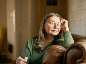 الأثر النفسي على الأم بعد مغادرة الأبناء للمنزل وطرق تعزيز صحتها النفسية الأثر النفسي على الأم بعد مغادرة الأبناء للمنزل وطرق تعزيز صحتها النفسية