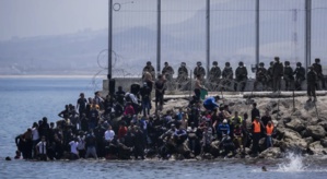 ترحيل 39 جزائريا بعد محاولتهم التسلل لسبتة ترحيل 39 جزائريا بعد محاولتهم التسلل لسبتة