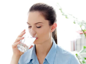 أسباب الشعور بالغثيان بعد شرب الماء وطرق الوقاية أسباب الشعور بالغثيان بعد شرب الماء وطرق الوقاية