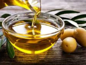 استيراد زيت الزيتون: هل هو حل مؤقت أم تحدٍ للمنتجين المحليين؟ استيراد زيت الزيتون: هل هو حل مؤقت أم تحدٍ للمنتجين المحليين؟