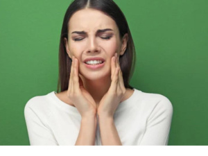 صرير الأسنان: الأسباب، الأضرار، والعلاجات المتاحة صرير الأسنان: الأسباب، الأضرار، والعلاجات المتاحة