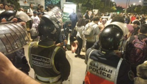 توقيف طلبة الطب خلال تفريق اعتصامهم أمام كلية توقيف طلبة الطب خلال تفريق اعتصامهم أمام كلية