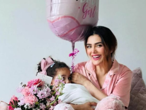 نرجس الحلاق تُرزق بمولودة ثانية وتختار لها اسم "رحمة" نرجس الحلاق تُرزق بمولودة ثانية وتختار لها اسم "رحمة"