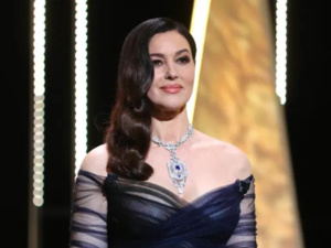 مونيكا بيلوتشي تتألق بمجوهرات راقية احتفالاً بعيد ميلادها الستين مونيكا بيلوتشي تتألق بمجوهرات راقية احتفالاً بعيد ميلادها الستين