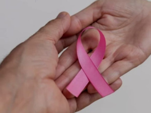 وزارة الصحة تطلق الحملة الوطنية للتحسيس والكشف عن سرطاني الثدي وعنق الرحم وزارة الصحة تطلق الحملة الوطنية للتحسيس والكشف عن سرطاني الثدي وعنق الرحم