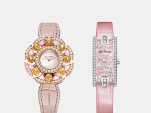 أضفي لمسة من الحيوية على إطلالاتك في شهر أكتوبر الوردي مع الساعات المزينة بحزام جلد التمساح الوردي أضفي لمسة من الحيوية على إطلالاتك في شهر أكتوبر الوردي مع الساعات المزينة بحزام جلد التمساح الوردي