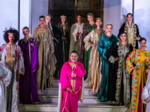 القفطان المغربي يبهر الحاضرين في قمة BRICS+ للموضة بموسكو القفطان المغربي يبهر الحاضرين في قمة BRICS+ للموضة بموسكو