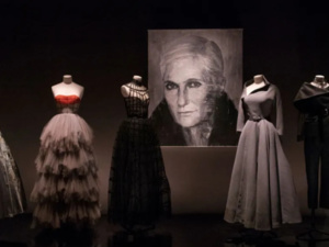 "كريستيان ديور مصمم الأحلام" يصل إلى الرياض: معرض يحتفي بسبعة عقود من الإبداع "كريستيان ديور مصمم الأحلام" يصل إلى الرياض: معرض يحتفي بسبعة عقود من الإبداع